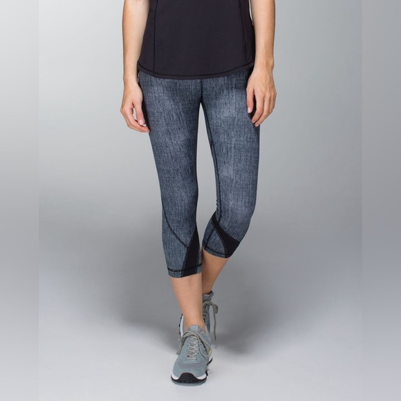 Lululemon Run Inspire Crop II Black Sport Legging’s Size 4 - Picture 2 of 15